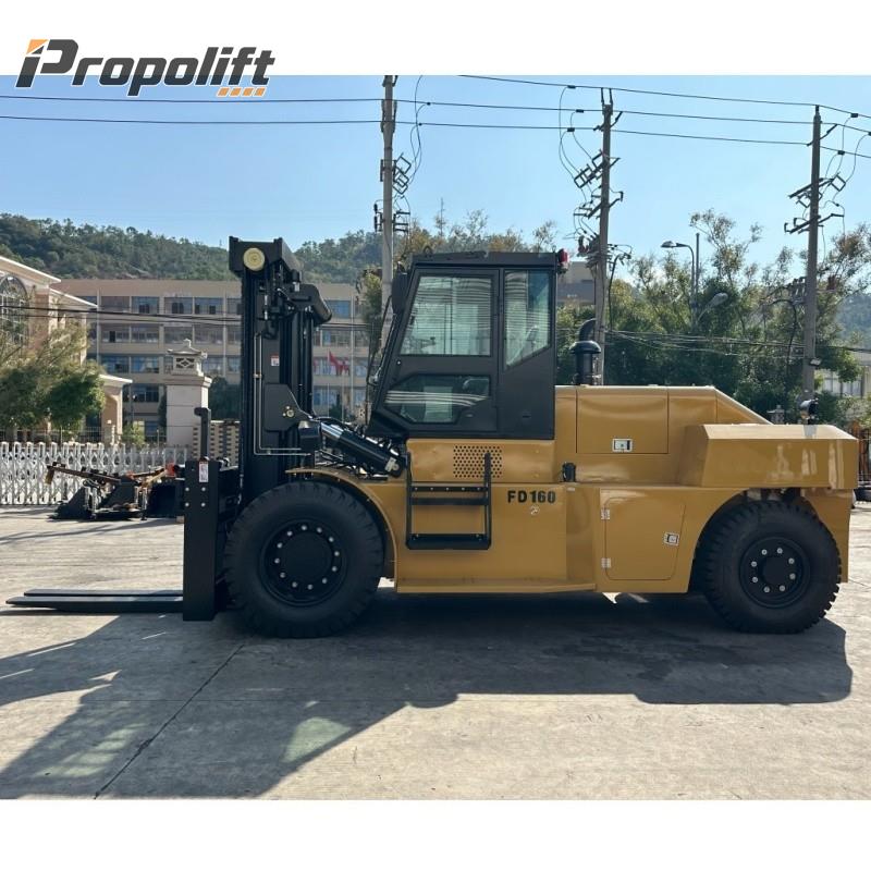 heavy forklift for port and logistics yard